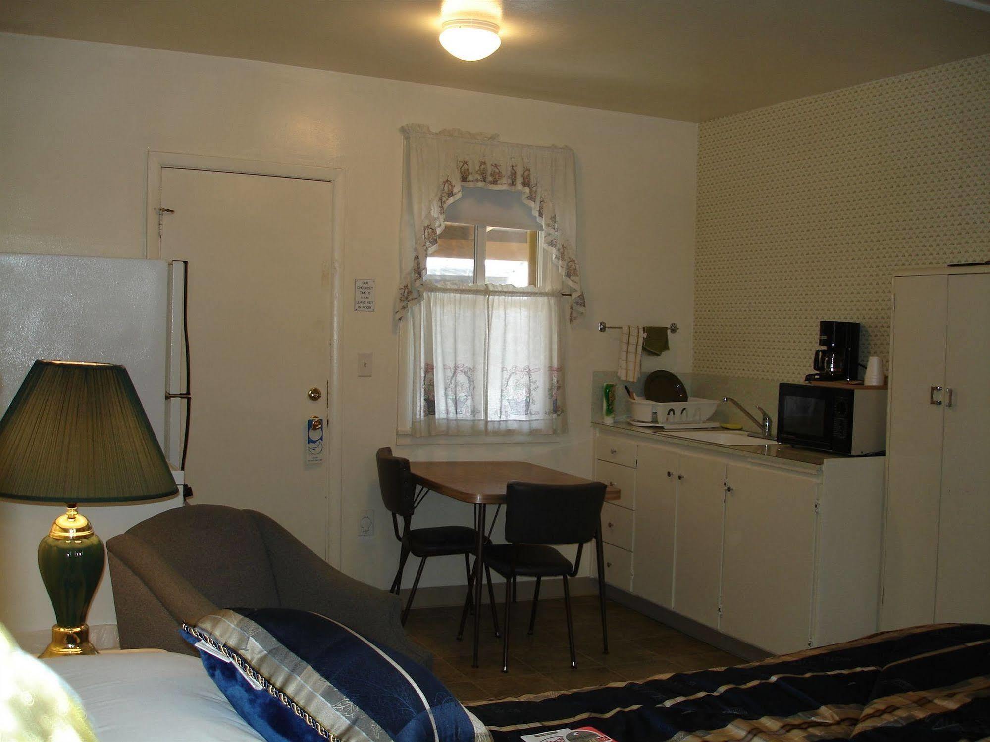 Modoc Hotel 2*